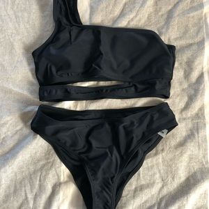 SHEIN Girls black bathing suit..Size 8 Brand New never worn